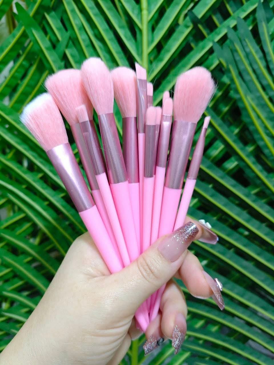 Premium Pink Makeup Brush Set (13 Pcs) with Storage Pouch – Soft Synthetic Fiber Brushes for Foundation, Powder, Blending & Eyeshadow